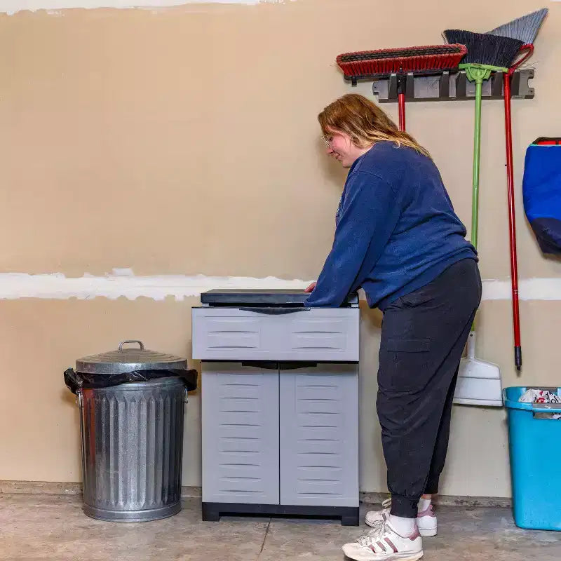Vielseitiger Kunststoffschrank mit verstellbarem Einlegeboden und Schublade, 87,6 cm H, für den Innenbereich