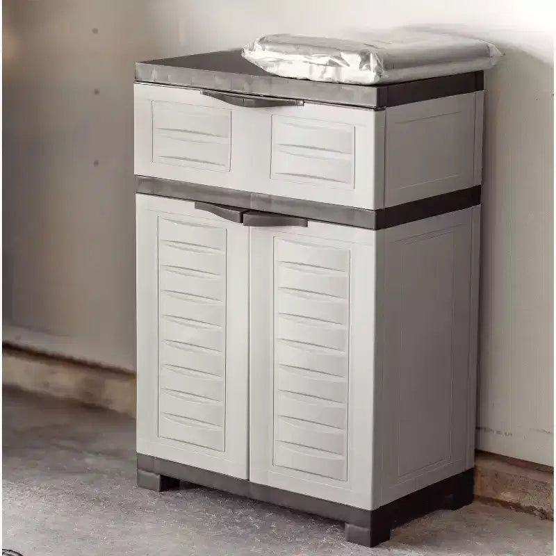 Vielseitiger Kunststoffschrank mit verstellbarem Einlegeboden und Schublade, 87,6 cm H, für den Innenbereich