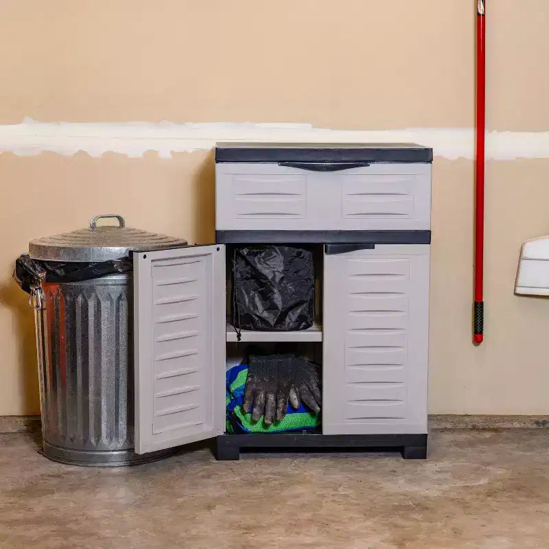 Vielseitiger Kunststoffschrank mit verstellbarem Einlegeboden und Schublade, 87,6 cm H, für den Innenbereich