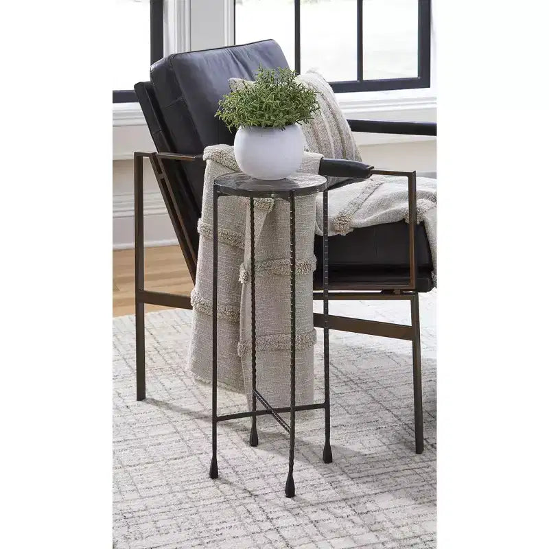 Runder Beistelltisch mit Akzenten, Tischplatte aus klarem Gussglas & schwarz gemusterter Metallrahmen, 26,7 cm x 61,6 cm